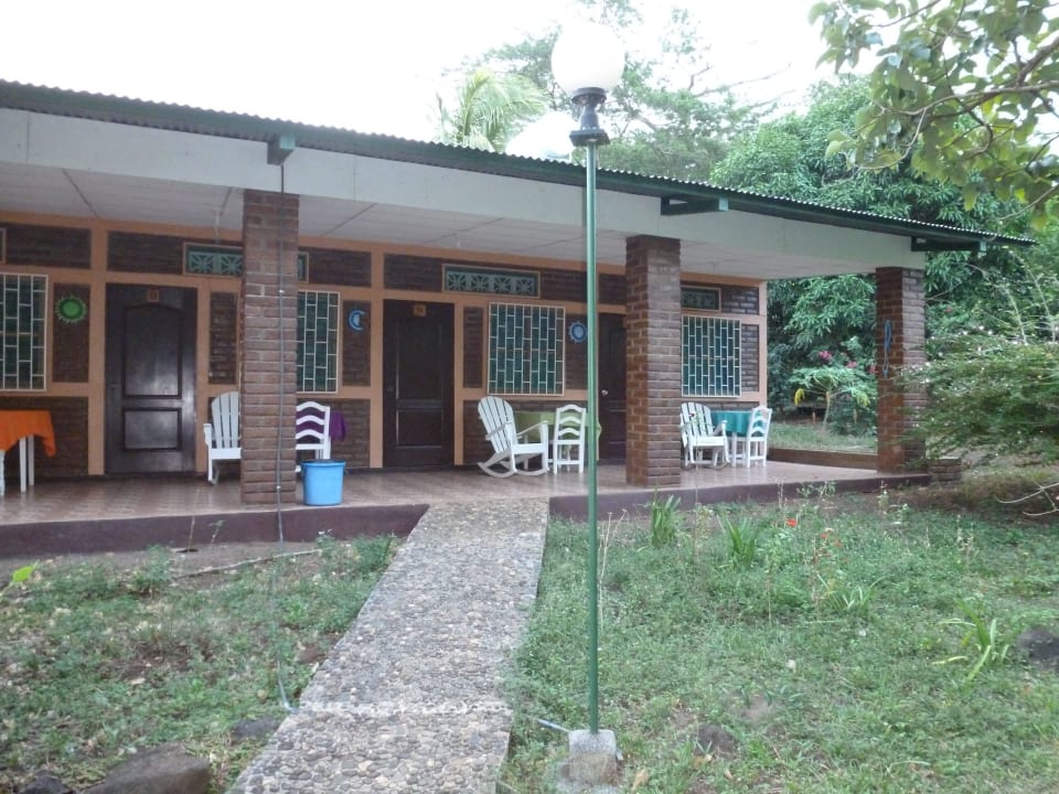 Zu den Zimmern                                     Albergue Ecológico El Porvenir