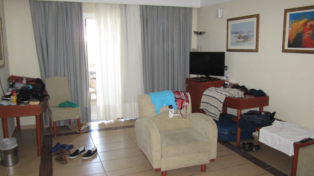 Wohnzimmer 2" Atlantica Marmari Palace