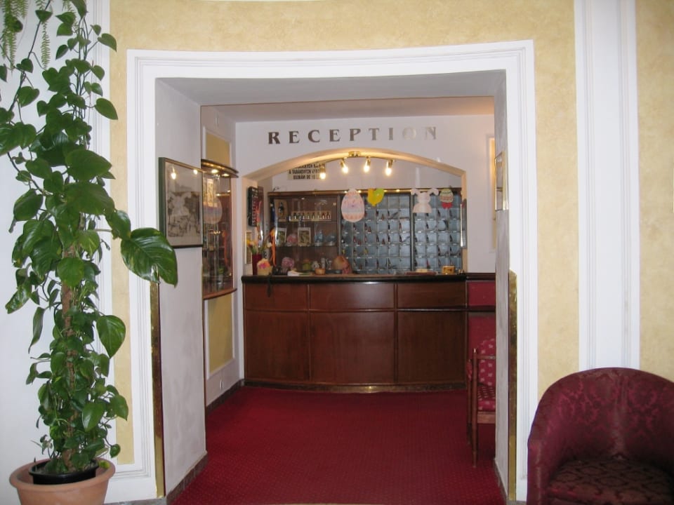 Rezeption Hotel Flora