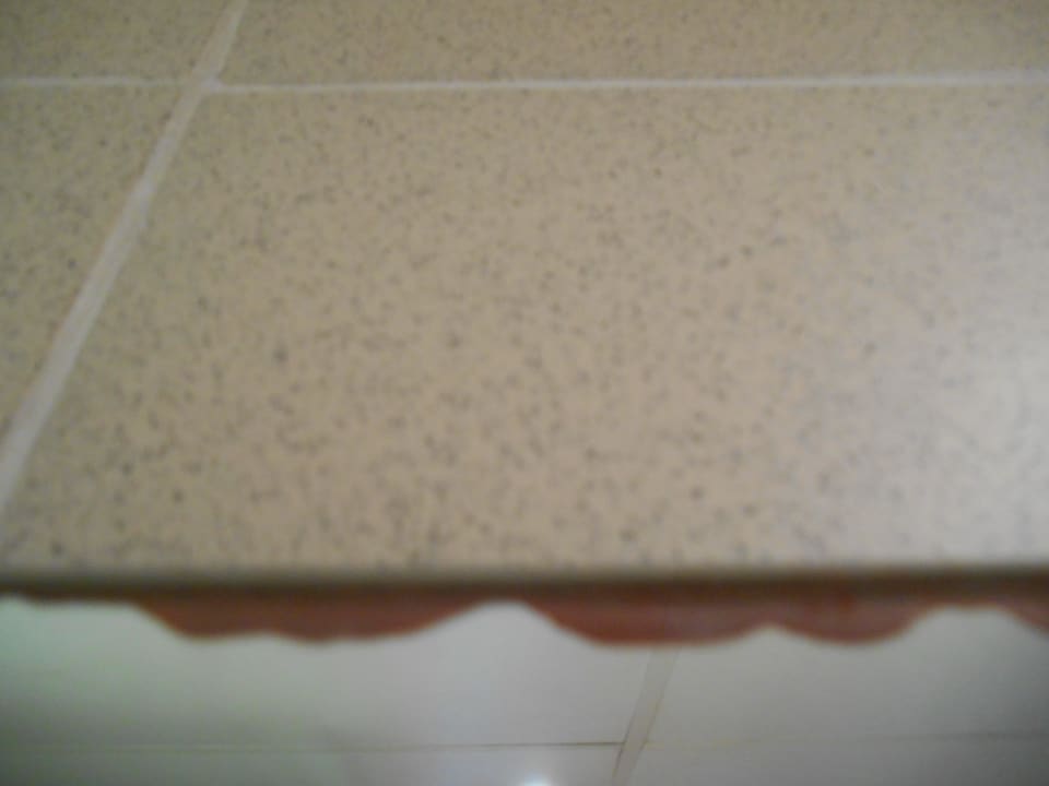 Farbeverschmutztes Spiegel AQUA Hotel Promenade & Spa