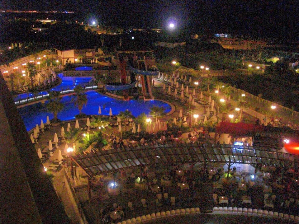 Pool bei Nacht Diamond Excellence Resort & Spa