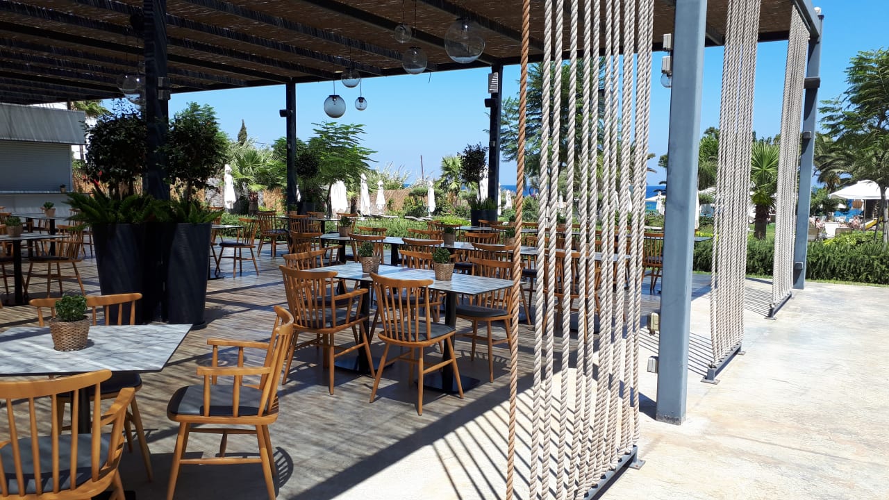 Gastro Crystal Springs Beach Hotel