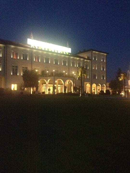 Außenansicht Savoia Hotel Regency