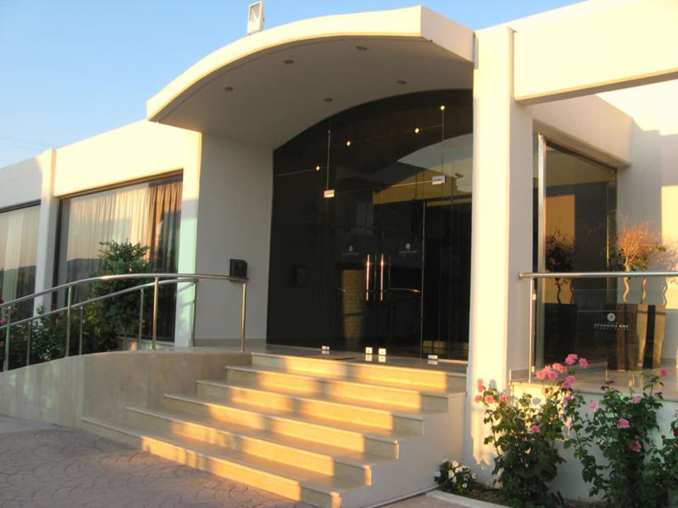Eingang Afandou Bay Resort Suites