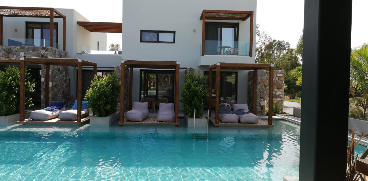 Pool Caravia Beach Hotel