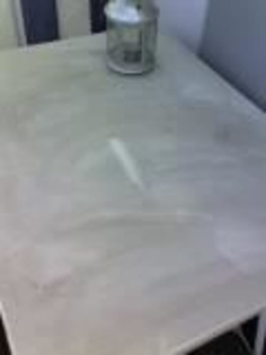  verdreckter Balkontisch  Frau Holle-Land-Hotel