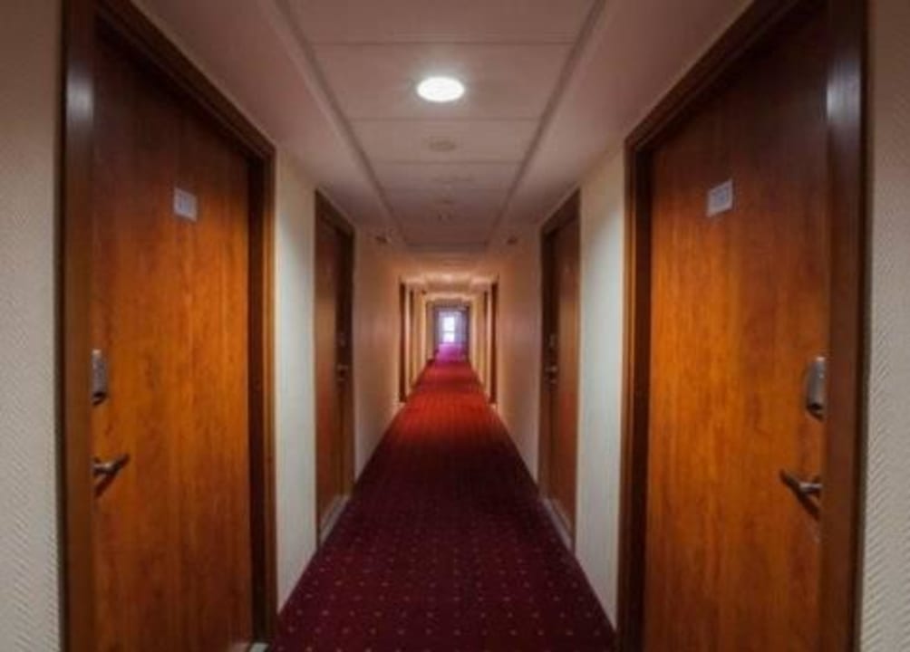 Korytarz Qubus Hotel Legnica