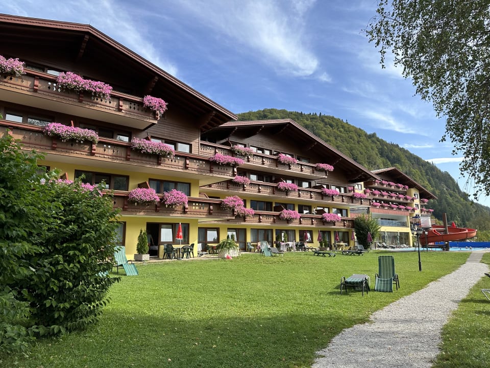 Außenansicht Hotel Bellevue am See