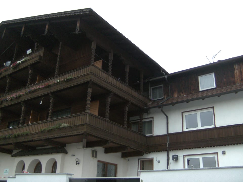 Rechte Seite neben Eingang Hotel Bergland-Hof