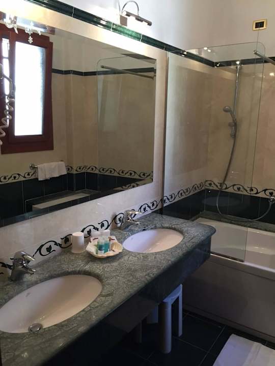 Grosses Bad mit Sprudelbad Hotel Torino