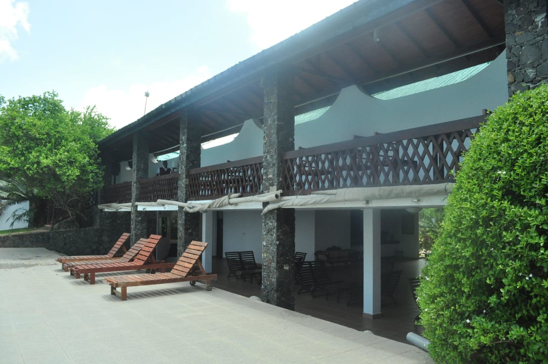 Za leżakami, lobby ;) Hotel Koggala Beach