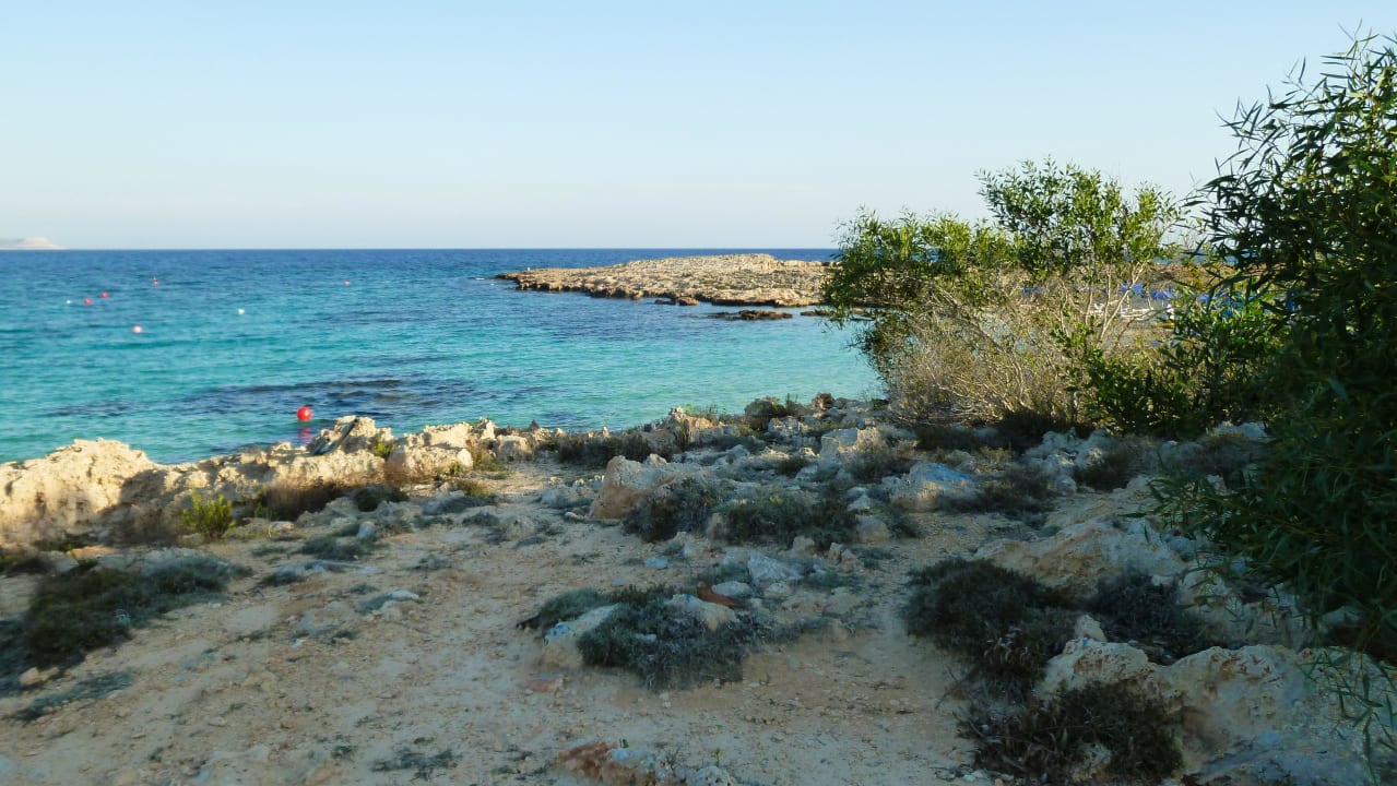 Am Rand der Bucht Asterias Beach