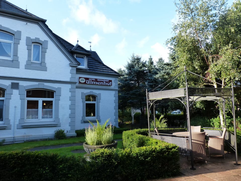 &quot;Haupthaus mit Anbau&quot; Hotel Ulmenhof (Bredstedt) • HolidayCheck