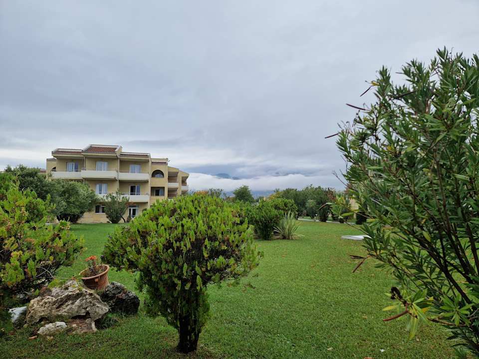 Gartenanlage alltoura Club Hotel Poseidon Palace