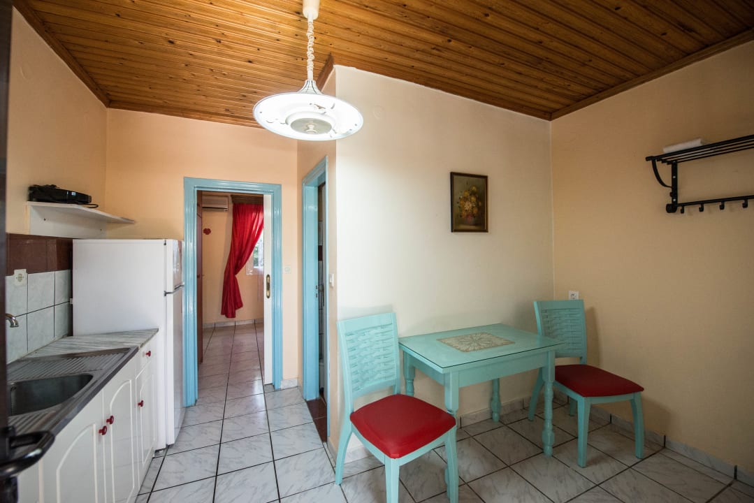 Zimmer Eleni Family Apartments