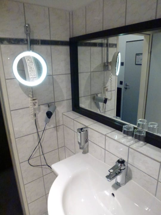 Bad Zi.-Nr. 32 Hotel am Ruhrufer Business & Golf