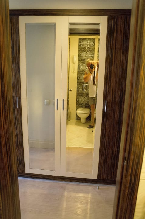 Blick vom Bad zum Flurschrank Aydinbey Kings Palace & Spa