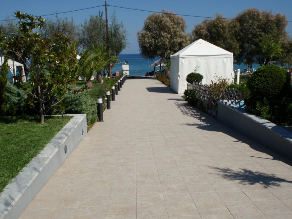 Weg zum Strand alltoura Club Hotel Poseidon Palace