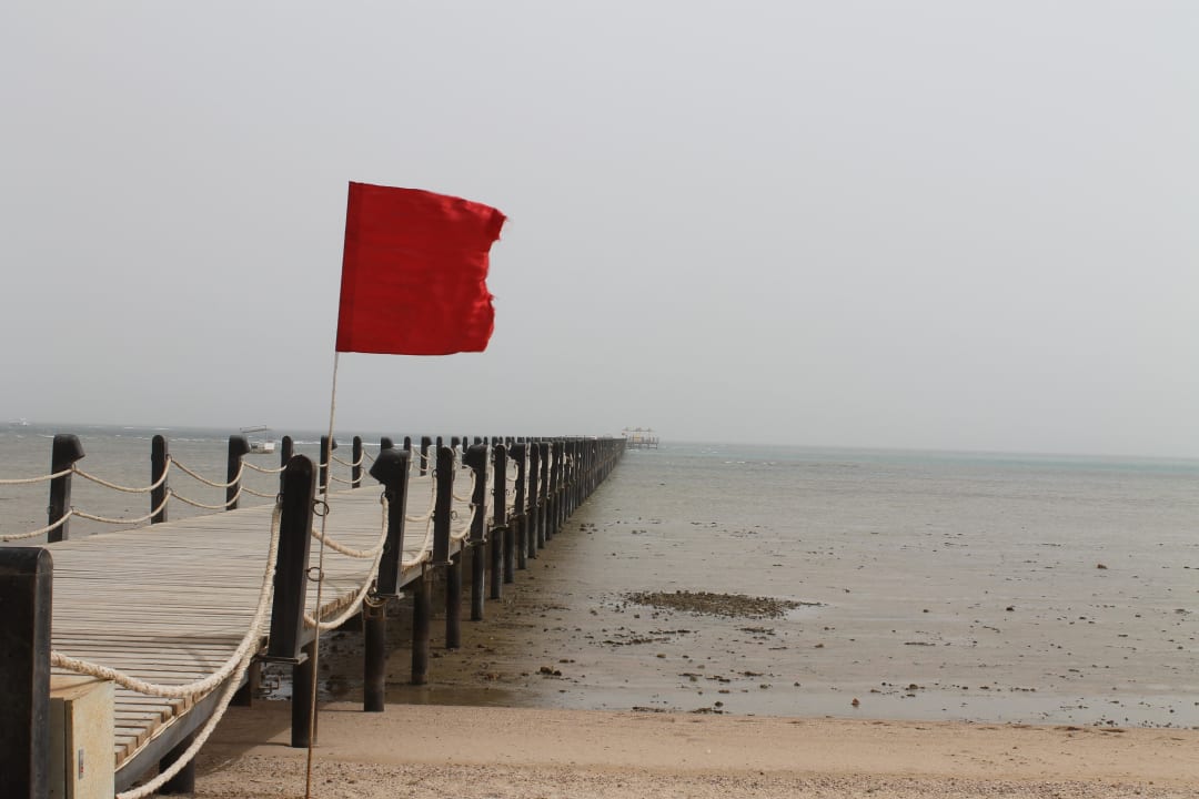 Steg über tote Riff zum (vielleicht) lebenden Riff Stella Garden Resort & Spa, Makadi Bay