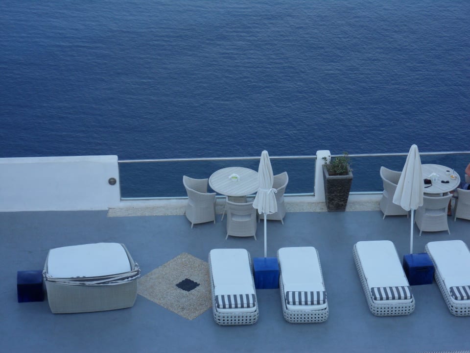 Frühstücks- und Poolterrasse Belvedere Suites Santorini