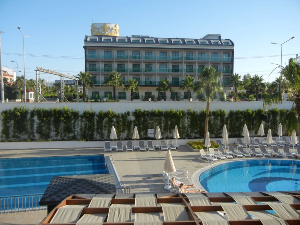 Pool Mary Hotel Side