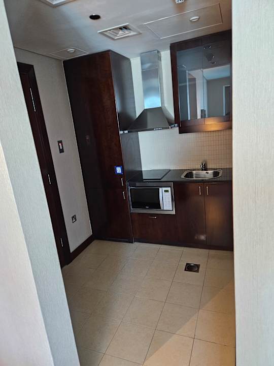 Zimmer Rose Rayhaan by Rotana