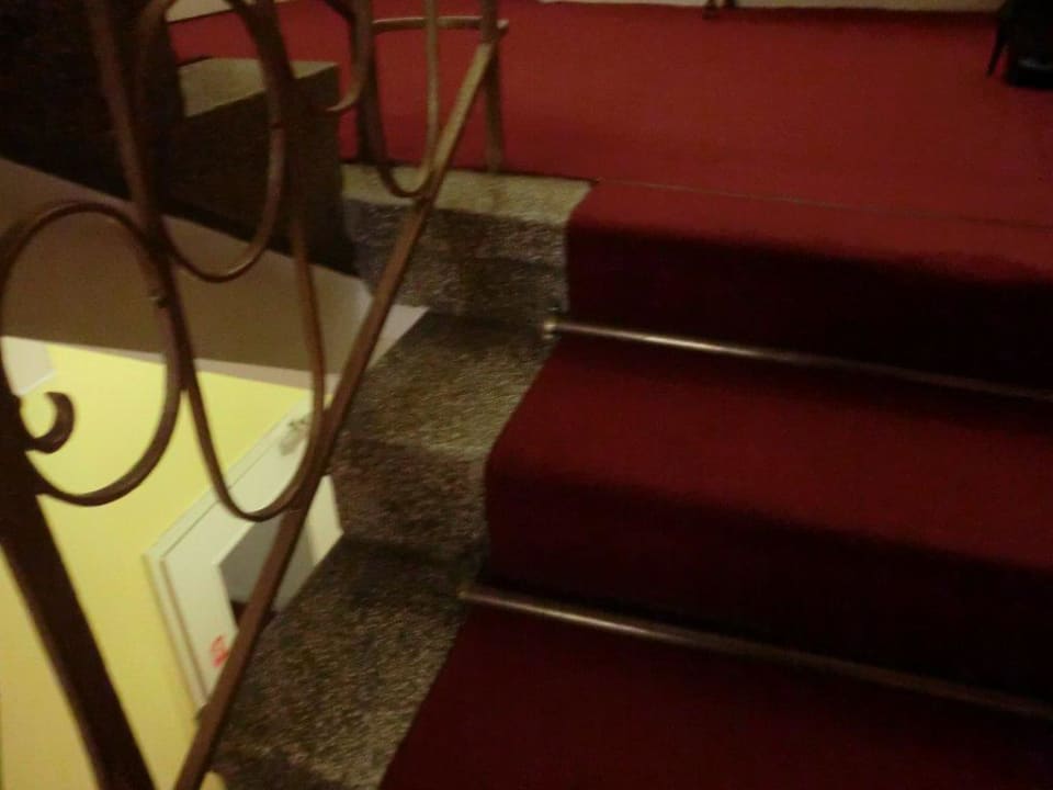 Stolperfalle Treppenhaus die Zweite Kurhotel Quellenhof
