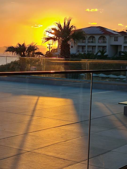 Außenansicht Akrathos Beach Hotel