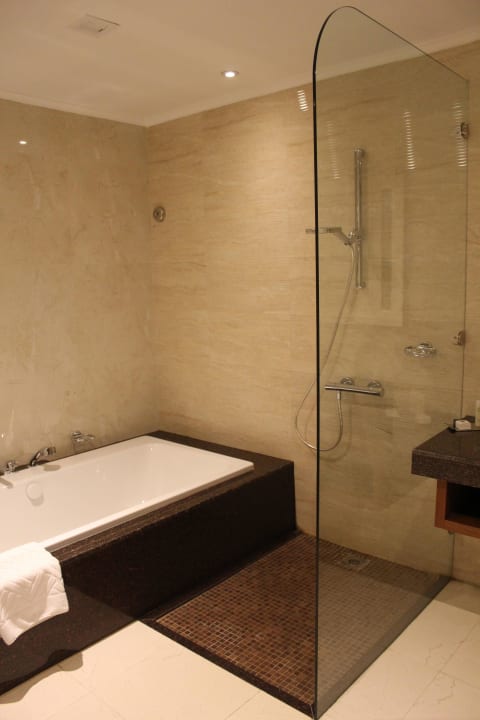 Badezimmer DoubleTree by Hilton Resort & Spa Marjan Island