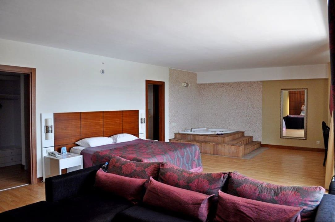 Suite Seaden Sea World Resort & Spa