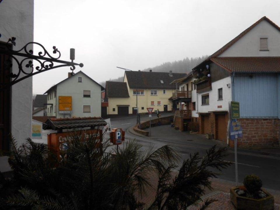 Blick auf die Strasse  Landgasthof Zum Jossgrund