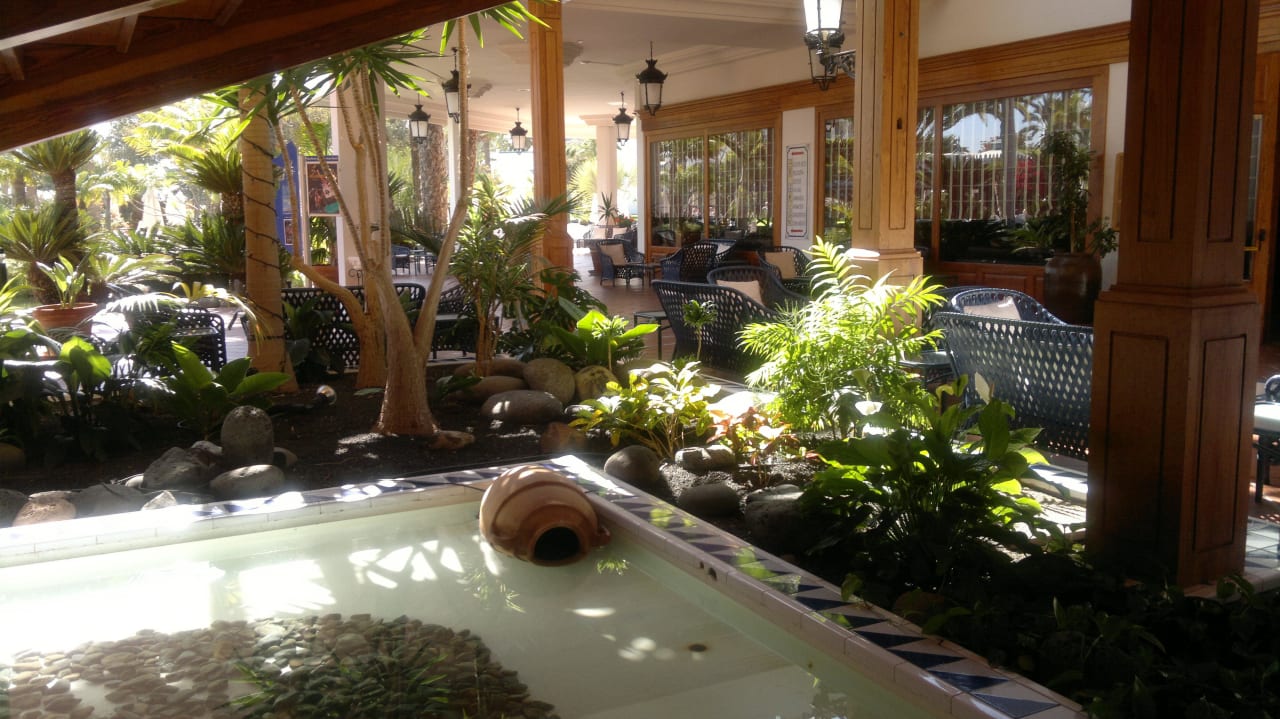 Blick auf den Barsalon Seaside Hotel Los Jameos