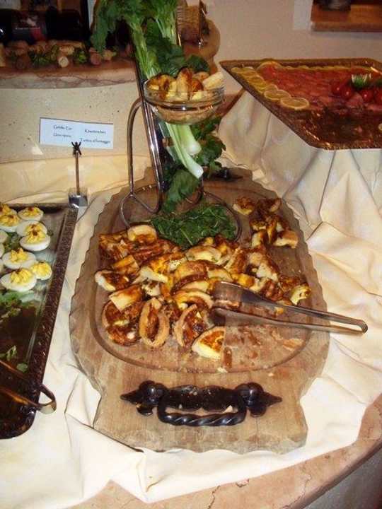 Vorspeisenbüffet mit Käsetörtchen Alphotel Tyrol