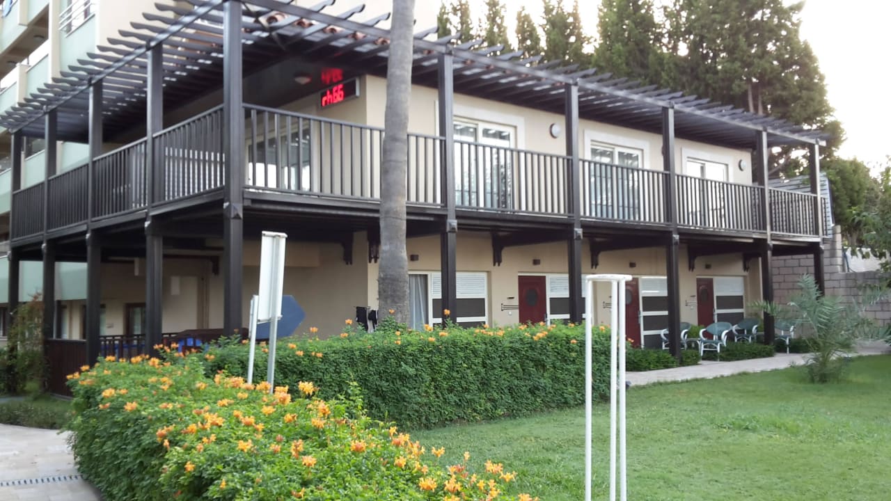 Nebengebäude Hotel Grand Side