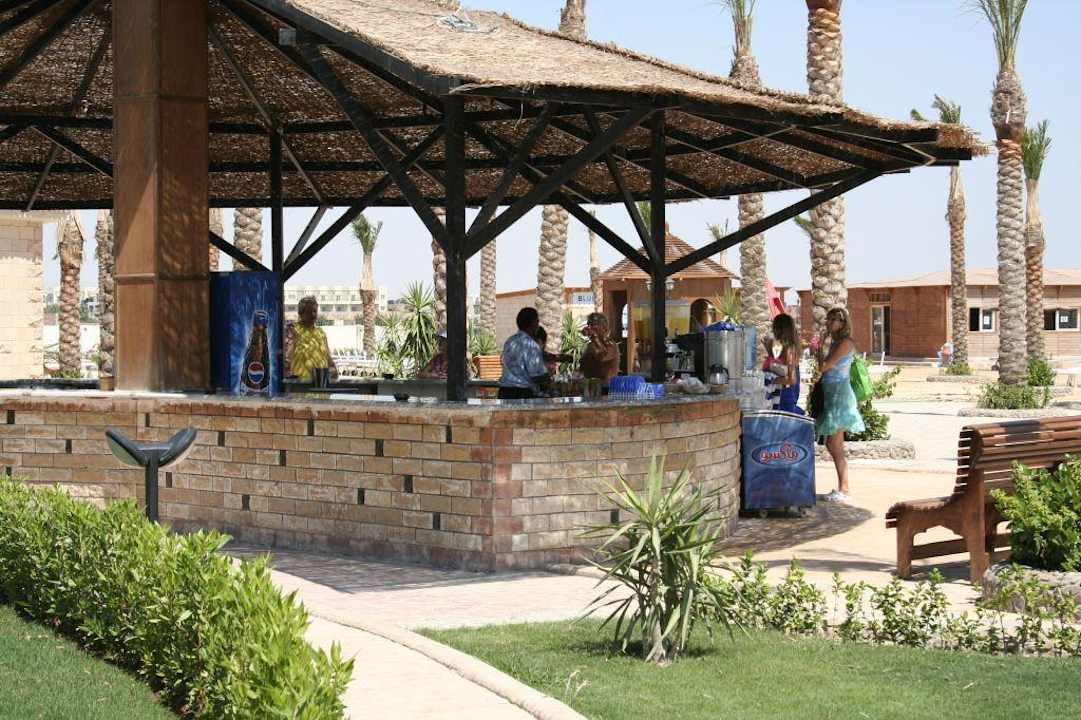 Drugi bar w ogrodzie Le Jardin Aqua Park Resort