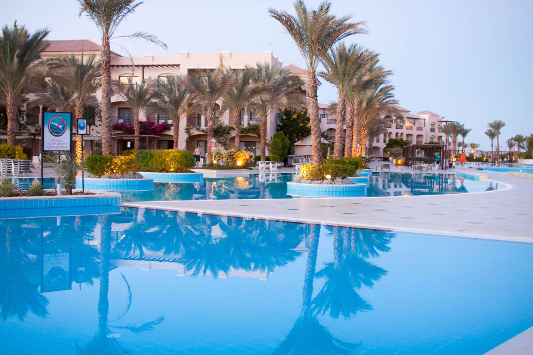 Бассейн JAZ Aquamarine Resort