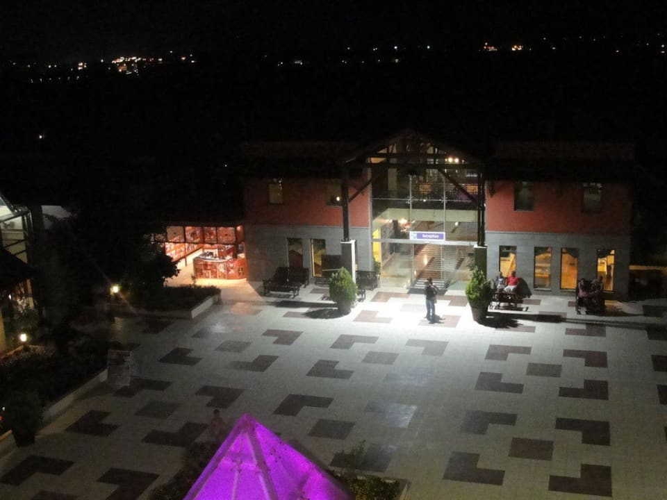 Lobby bei Nacht TUI KIDS CLUB Felicia Village