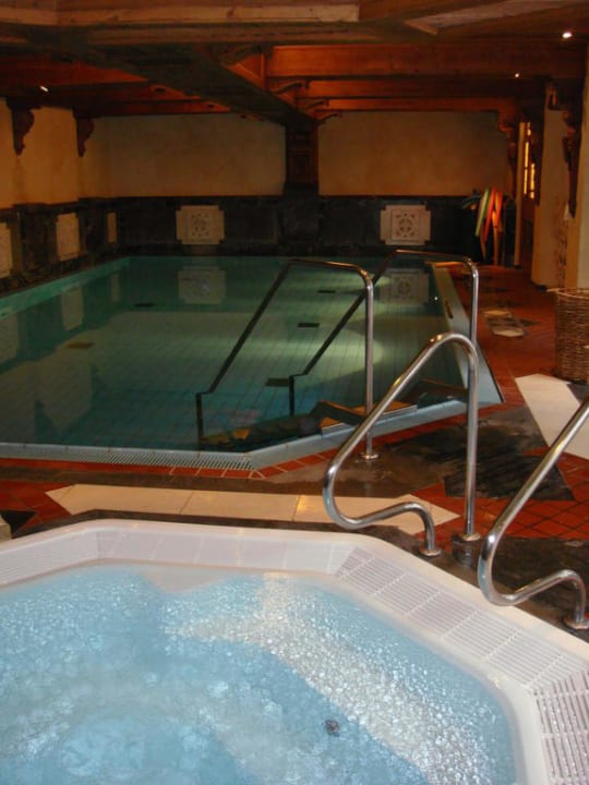 Whirlpool und Innenpool Lindner Hotel Oberstaufen Parkhotel, part of JdV by Hyatt