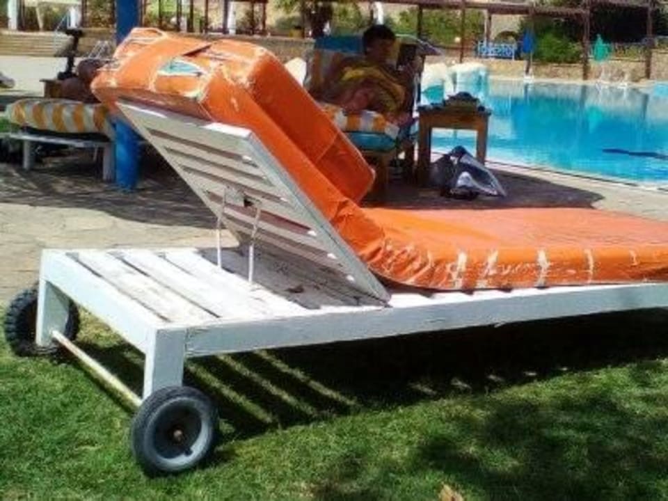 Zerschlissene Liegenauflagen Pyramisa Island Hotel Aswan