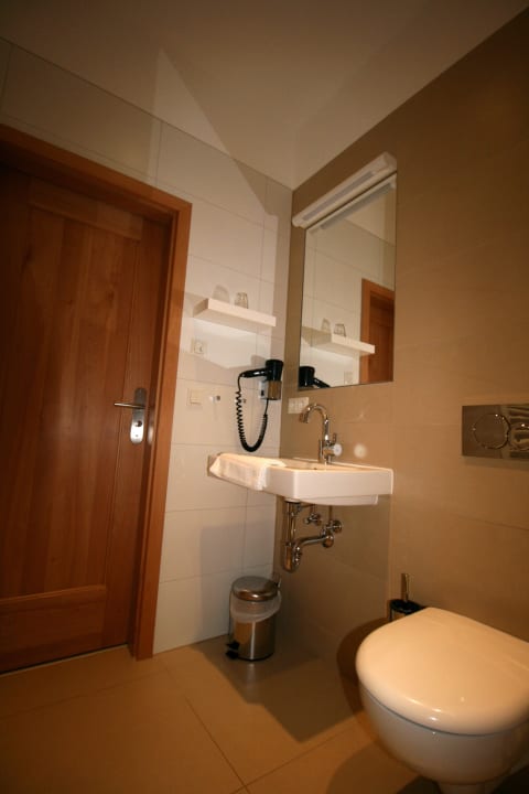 Badezimmer  Biohotel Stiftsgut Wilhelmsglücksbrunn