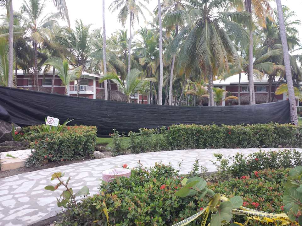Baustelle auf den Wegen zum Pool Grand Palladium Select Bávaro Resort & Spa