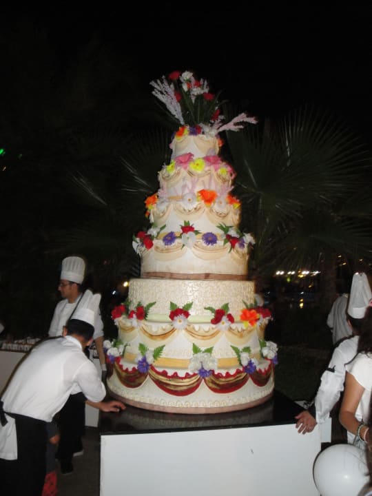 Künstliche Torte beim Gala-Abend Hotel Delphin Imperial