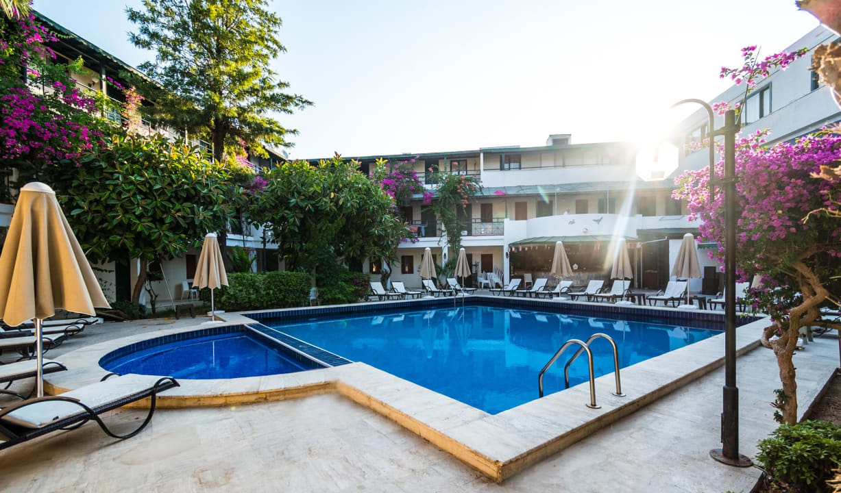 Pool Hotel Bleu Nuit