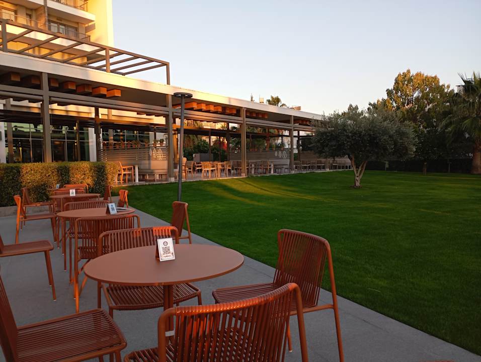 Außenansicht Acanthus Cennet Barut Collection