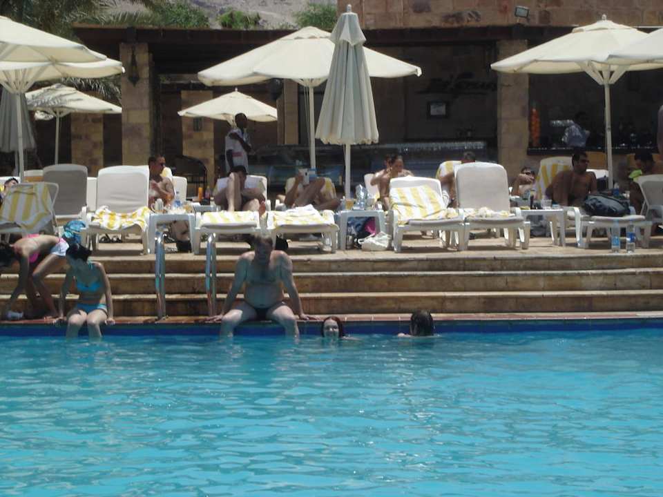 Бассейн Mövenpick Resort & Spa Dead Sea