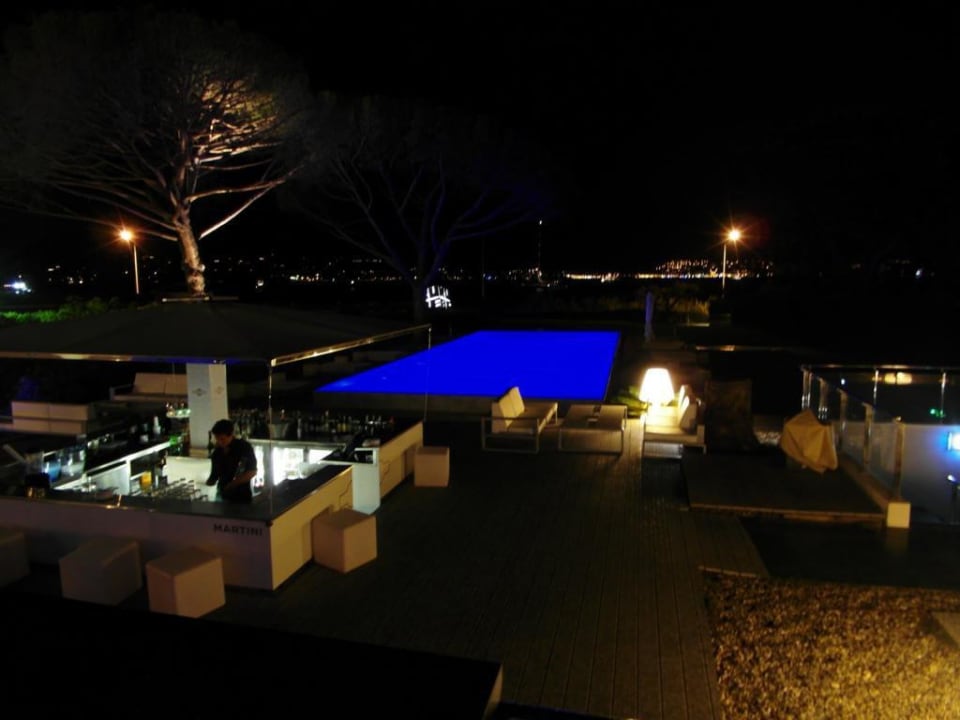 Hauptpool at night Hotel Kube