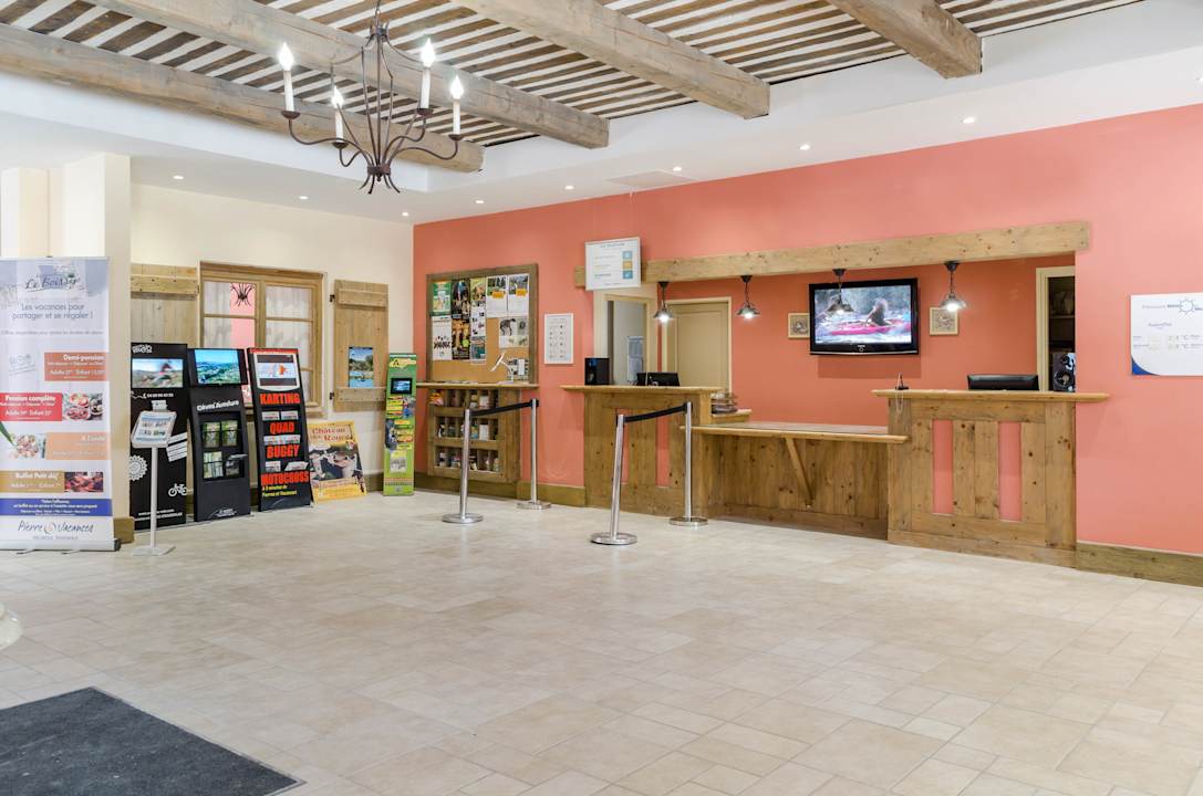 Lobby Pierre & Vacances Resort Le Rouret
