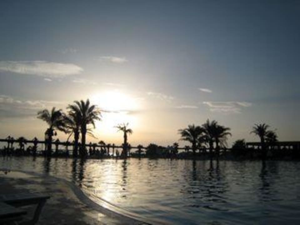 Abendstimmung am grossen Pool TUI BLUE Palm Garden