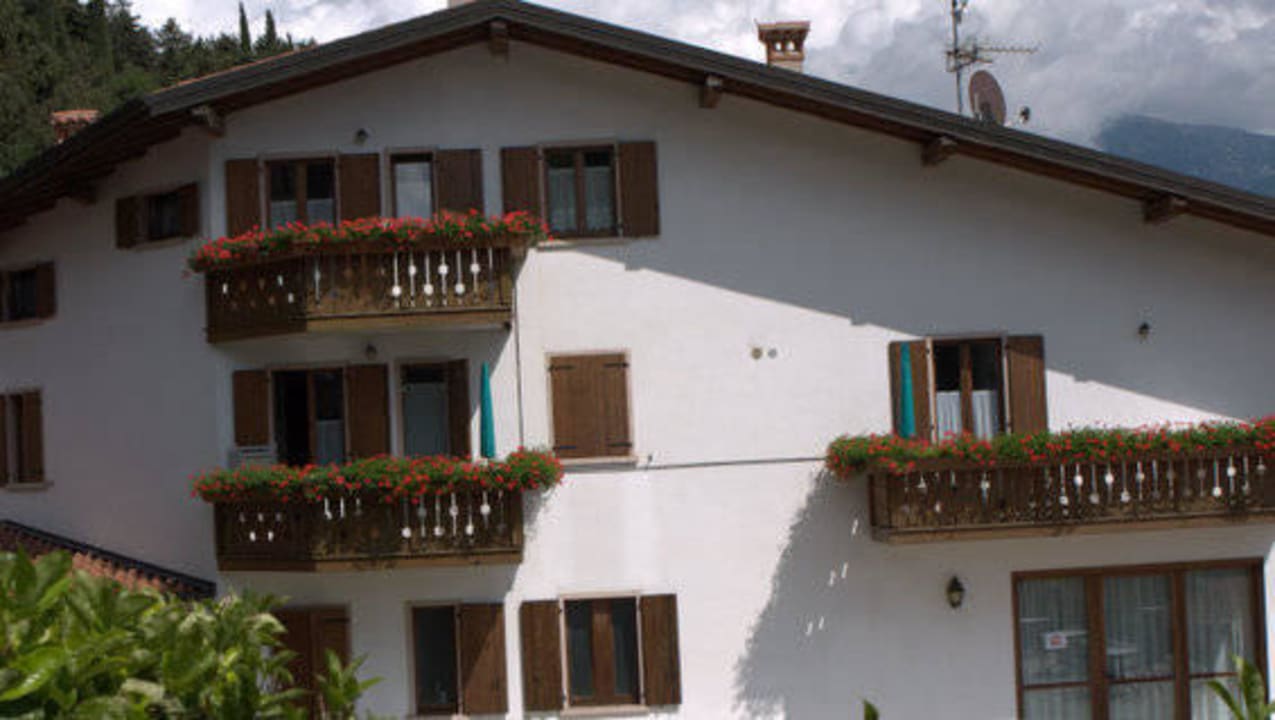 Rechte Nachbar mit Toilettenfenster a. u.Balkon Residence Panorama La Forca