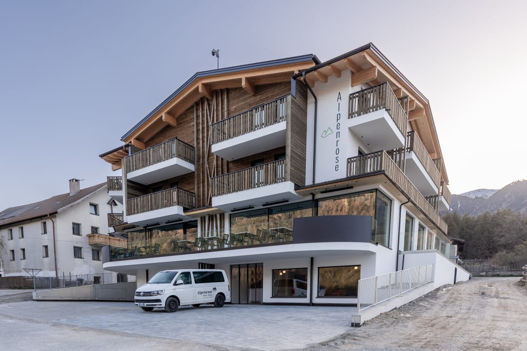 Außenansicht Gasthof Alpenrose am Reschenpass